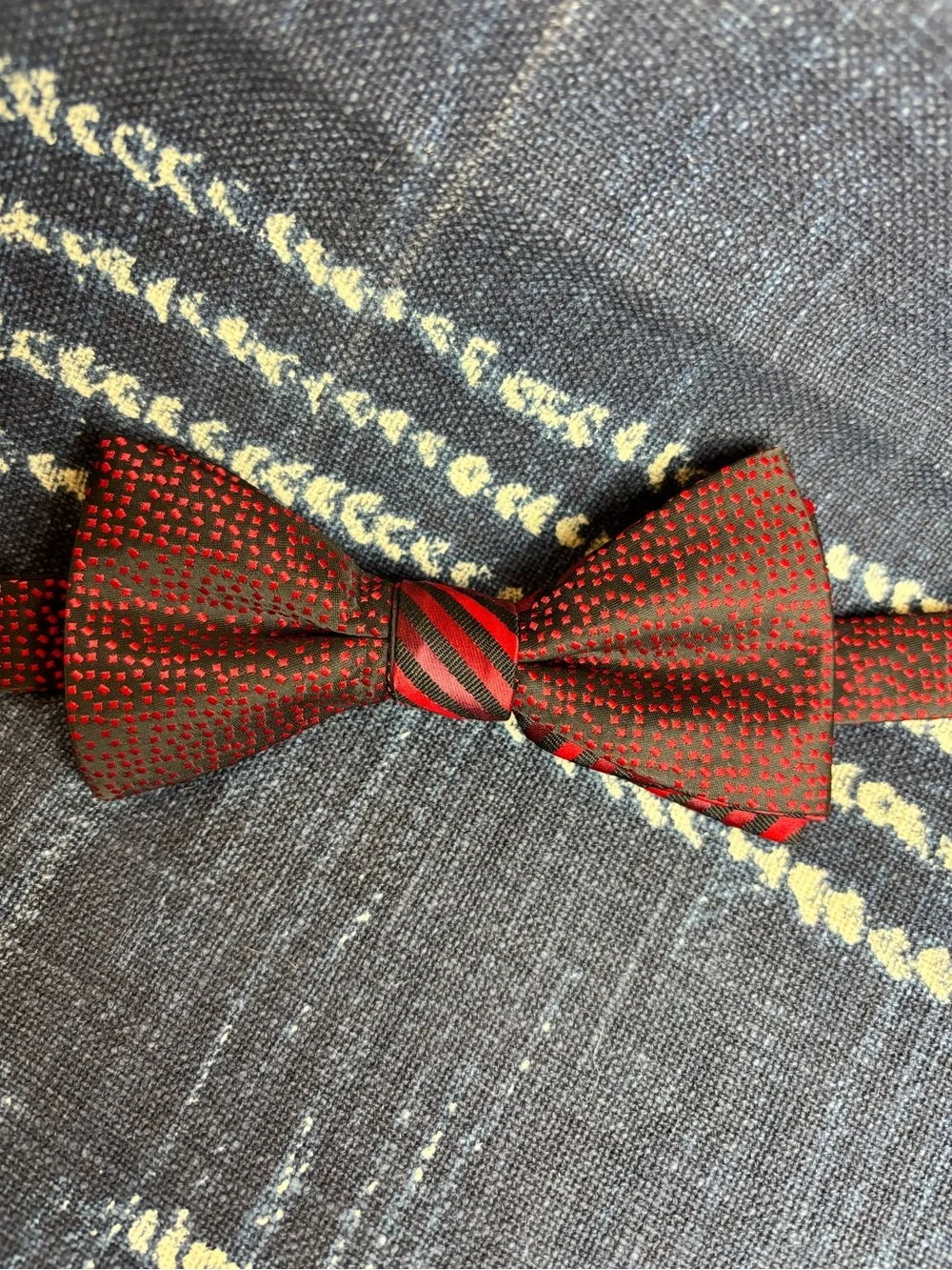 Red and Black Patterned Men’s Bow Tie - Countess Mara